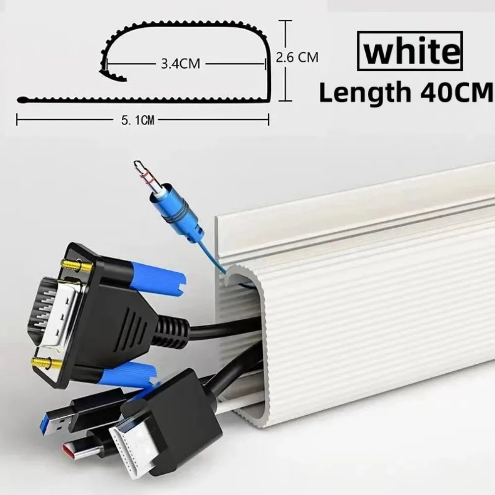 1 unidad de bandeja para cables de escritorio de PVC de 40x5,1 cm, ubicada debajo de la bandeja para cables de escritorio.